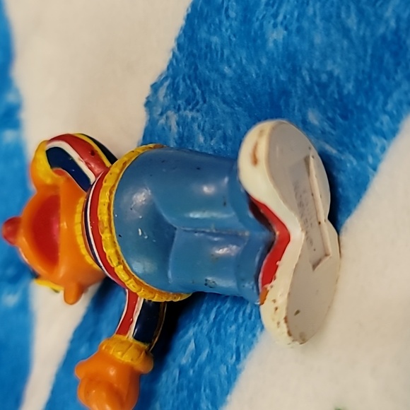 Vintage Ernie Sunglsses PVC Figure Sesame Street Cool Thumbs Up Cake Topper - Picture 5 of 5